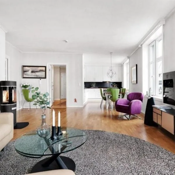 Central, lovely apartment with a unique view, hotel en Bergen