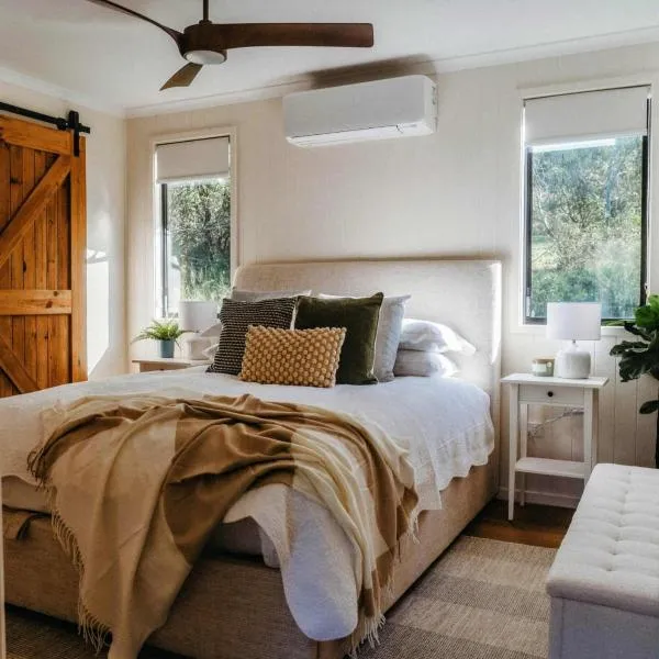 Gumtop - Luxury Farmhouse Cabin, hotelli kohteessa Bunburra