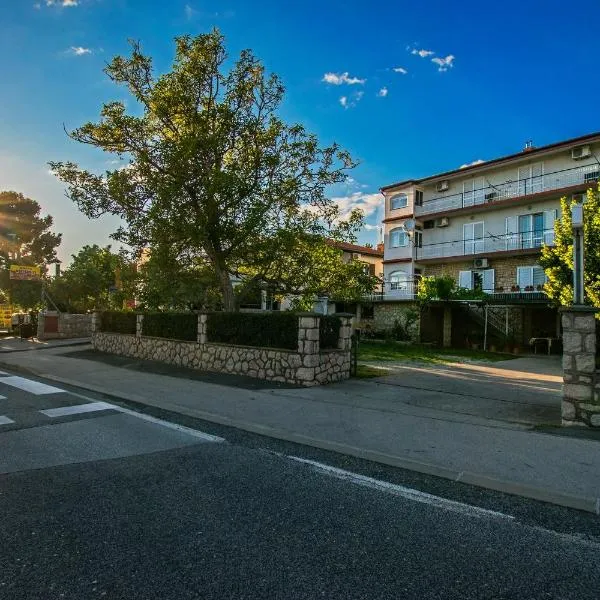 Diana Rooms and Apartments – hotel w mieście Starigrad-Paklenica