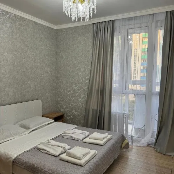 1 комнатная квартира видом на горы, hotel v destinaci Almaty