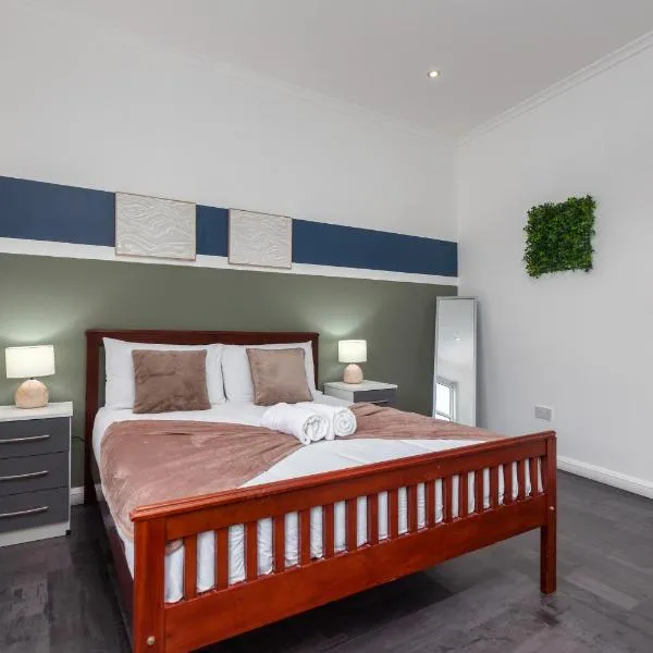 Charles Alexander Short Stay - South Pier Apartments, hotel u gradu Blekpul