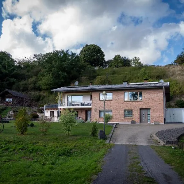 Fewo am Wingertsberg Glees Laacher See, hotel em Glees