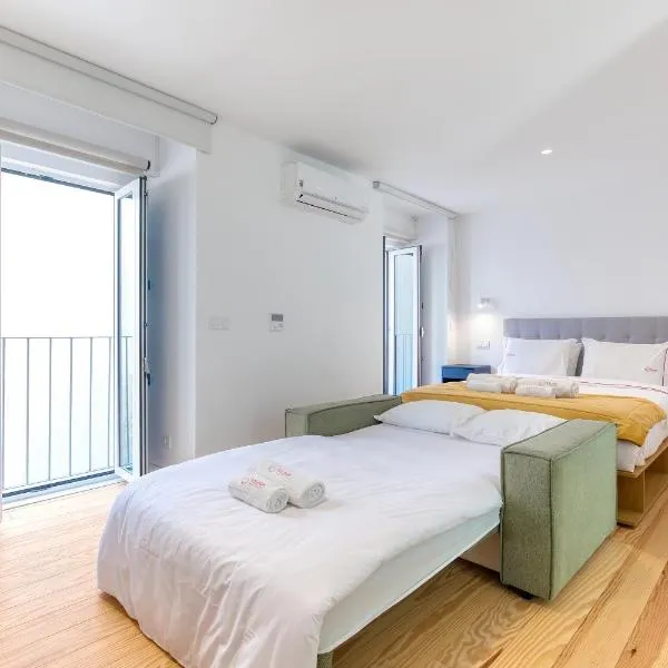 New! Modern & Chic Alfama, hotel i Lissabon
