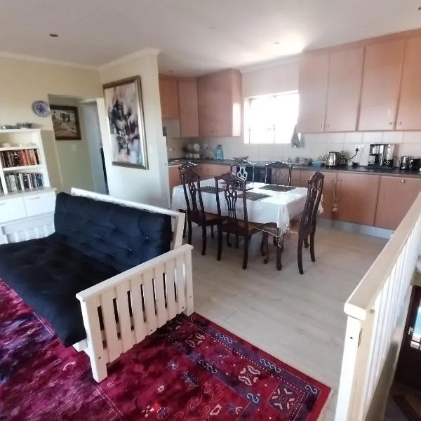 The Treehouse!, hotel sa Struisbaai