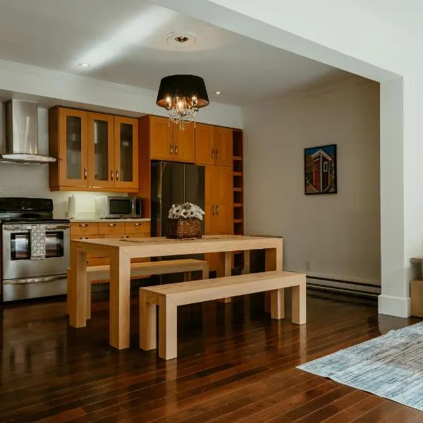 Modern Townhouse in the Heart of Downtown, Hotel in St. John's
