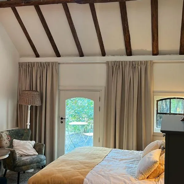 Logeerkamer Water op Buitenplaats de Burgwal، فندق في لوسدن