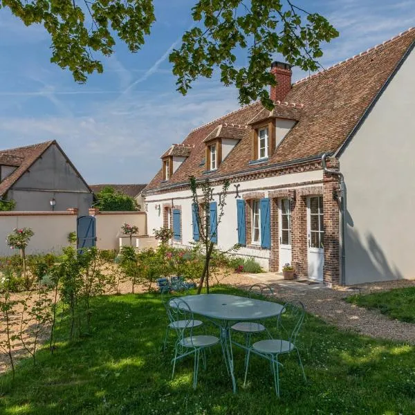 Aux Roses et aux Poutres, готель у місті Le Tremblay-le-Vicomte