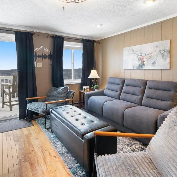 ML352 Stylish Classy Mountain Views EZ Parking WiFi: Snowshoe şehrinde bir otel