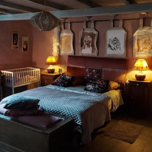 Écrin de nature et source d'arts, hotel a Champlon