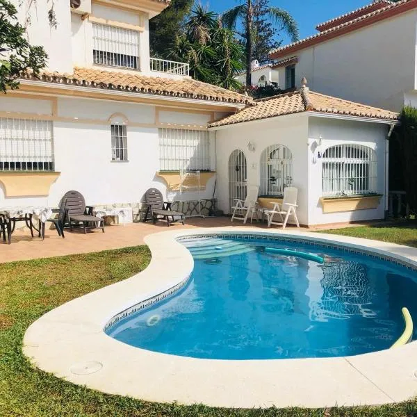 Apartamento con Piscina, Patio y Jardín、ミハス・コスタのホテル