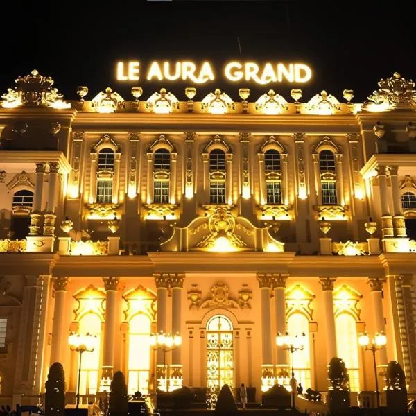 Le Aura Grand - Luxury Smart Hotel in Lahore by Urban Homes, ξενοδοχείο στη Λαχόρη