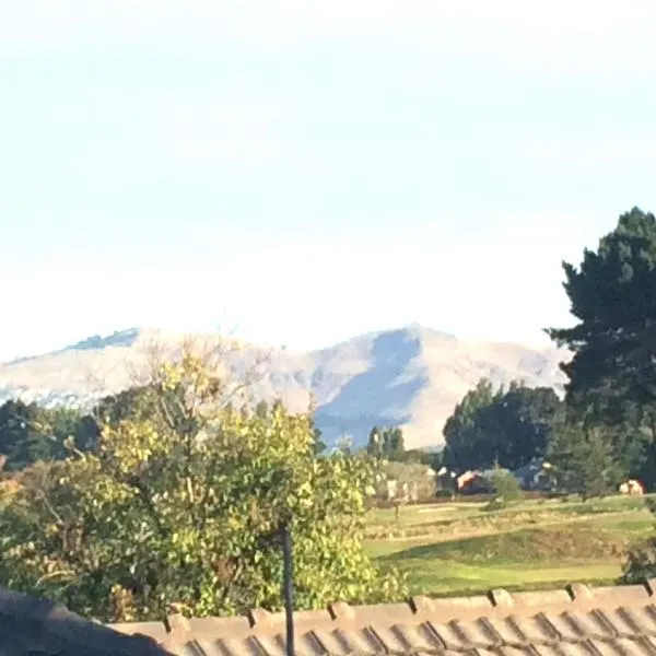 Spacious City Apartment With Amazing Views, hotel in Christchurch