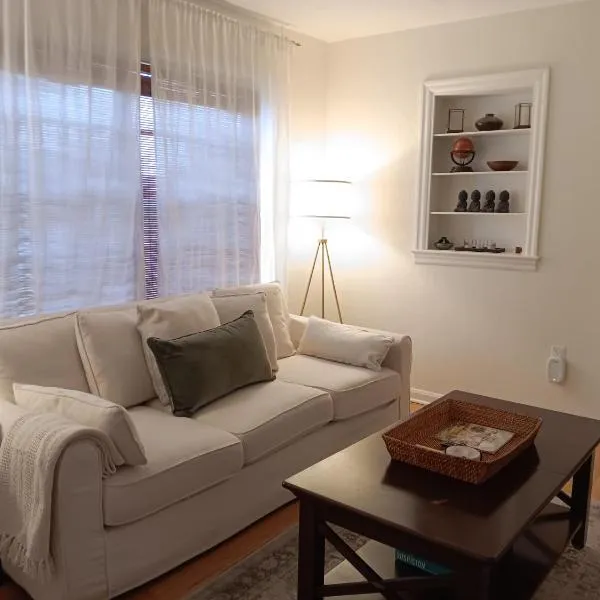 Mid Century Style Cottage Near Historic Downtown, hotel di Eustis