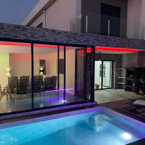 MoradiaT4 com piscina, hotel di Arrentela