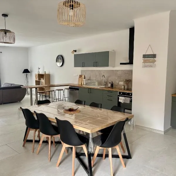 Appartement 100 m carré pour 6 à 8 personnes, ξενοδοχείο σε Saint-Cannat