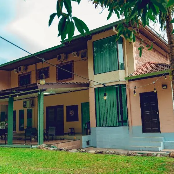Villa Sapphire by Blue Robin - Private Taiping Villa 20pax River & Waterfall, hotel u gradu Taiping