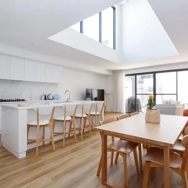 Mt Lawley Home, Cafés, Free Parking, Sleeps 6, hôtel à Perth