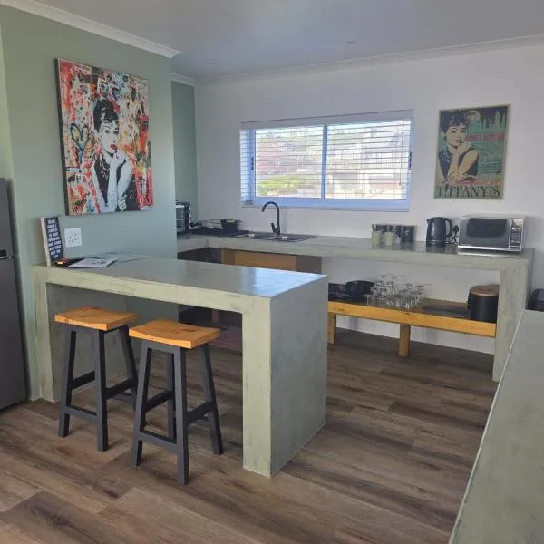 Audrey Hepburn Suite Yzerfontein, hotel in Yzerfontein