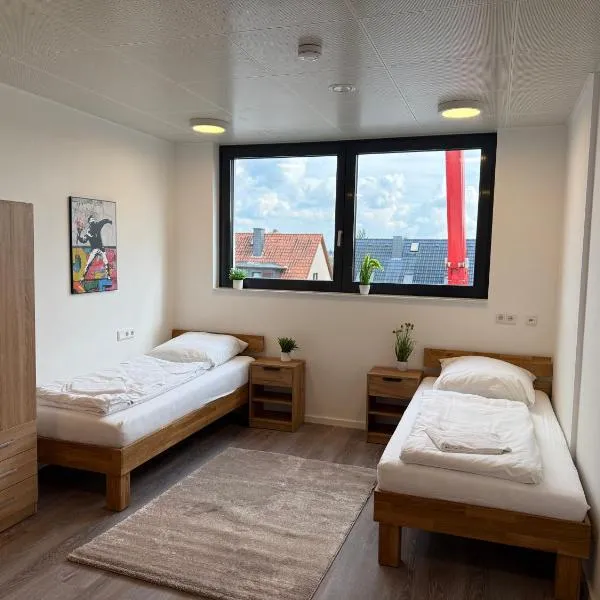 Deluxe 5-Bedroom Apartment with Modern Kitchen and Two Bathrooms, hotel em Flörsheim am Main
