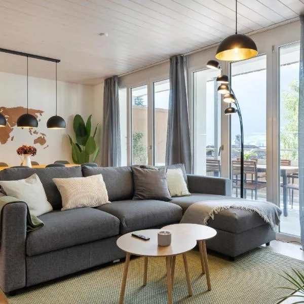 Scenic Apartment with Balcony View & Free Parking, hotelli kohteessa Lungern