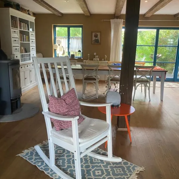 Ferienhaus an der Ostsee mit großem Garten, hôtel à Rerik