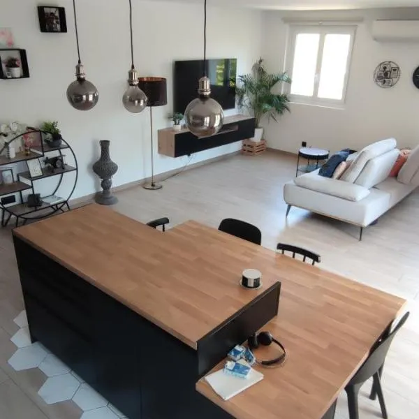 Chic & Cozy 95m Apartment Perfect for Families, hotel a Aix-en-Provence