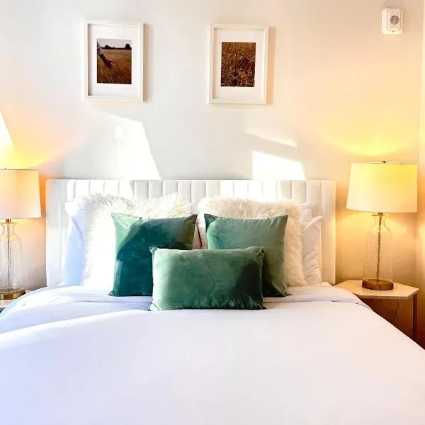 Viesnīca Providence City Center 1BR, Full Kitchen, Walk to Convention Center & PPAC pilsētā Providensa