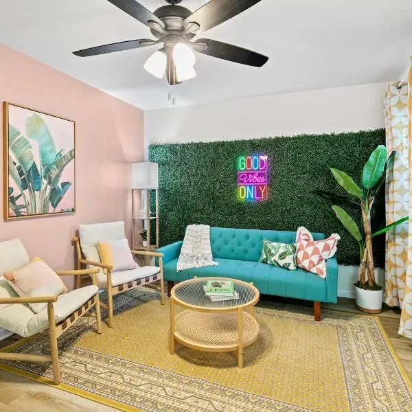 Pet Friendly Stylish Condo Near Campus, hotel in Gainesville