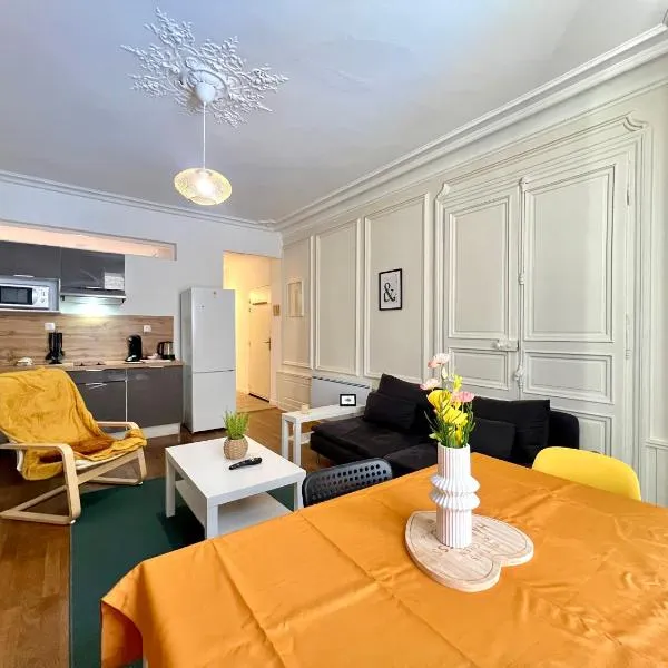 Beautiful 2 bedroom apartment in downtown Poitiers, hotel i Poitiers