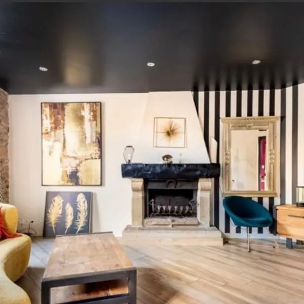 Maison de ville，位于圣波勒-德莱昂的酒店