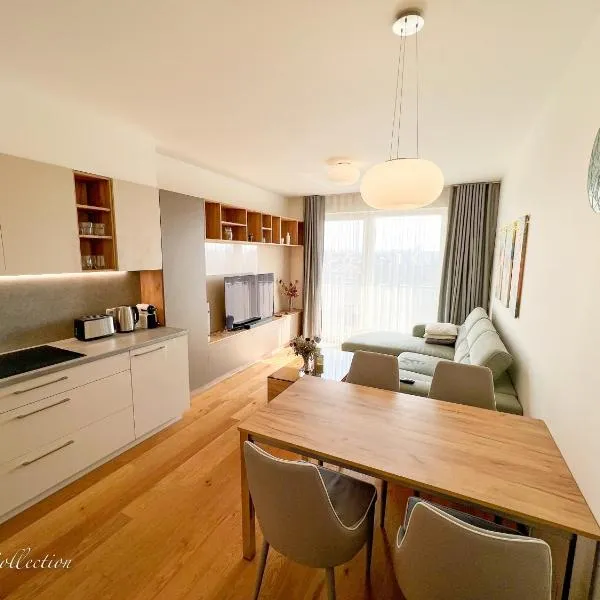 Incredible Luxury Apt with Garage and Tram Station, hotel v Praze