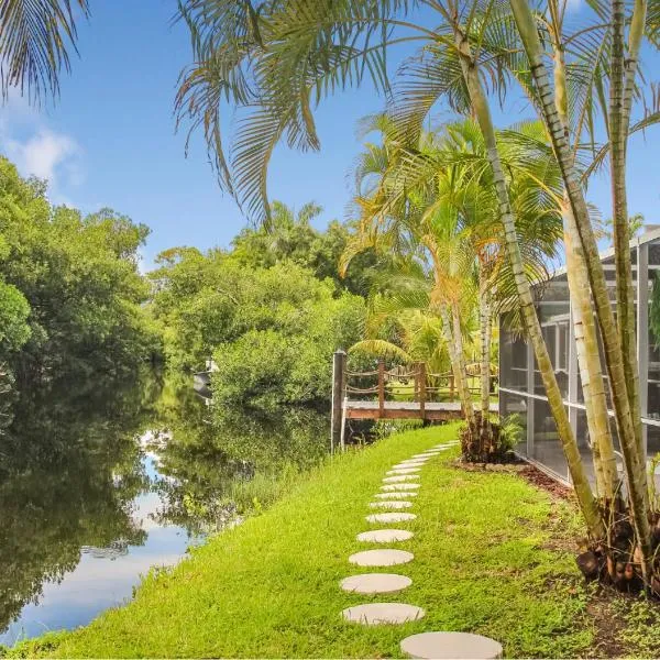 Bring Snacks and Relax! Waterfront, Heated pool, Cribs, Pets, Rods, BBQ, hotel em North Fort Myers