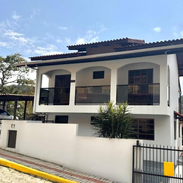 Casa no centro de bombinhas, SC