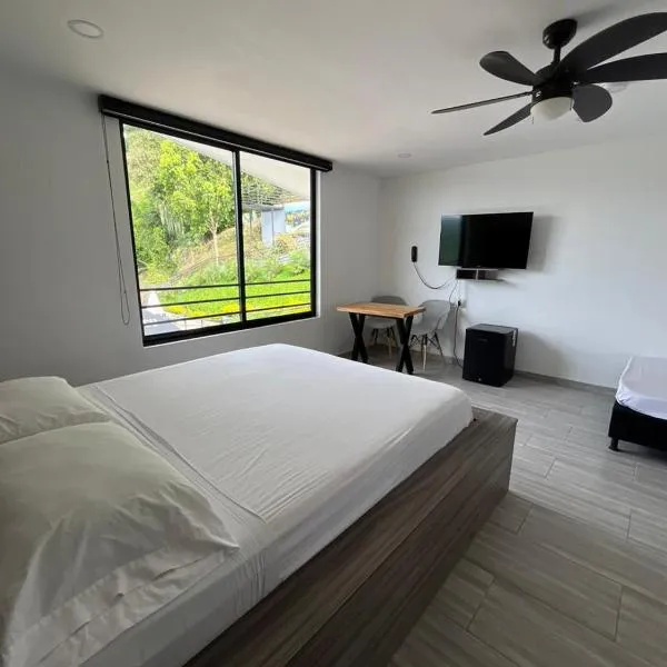 ZOI Eco Hotel y Glamping, hotel v destinaci Manizales