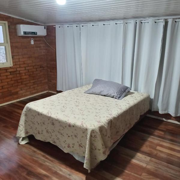 CHALÉ TRABALHADOR COM WI-FI SPLIT COZINHA COMPLETA SALA QUARTO BANHEIRO A 2 KM DO centro