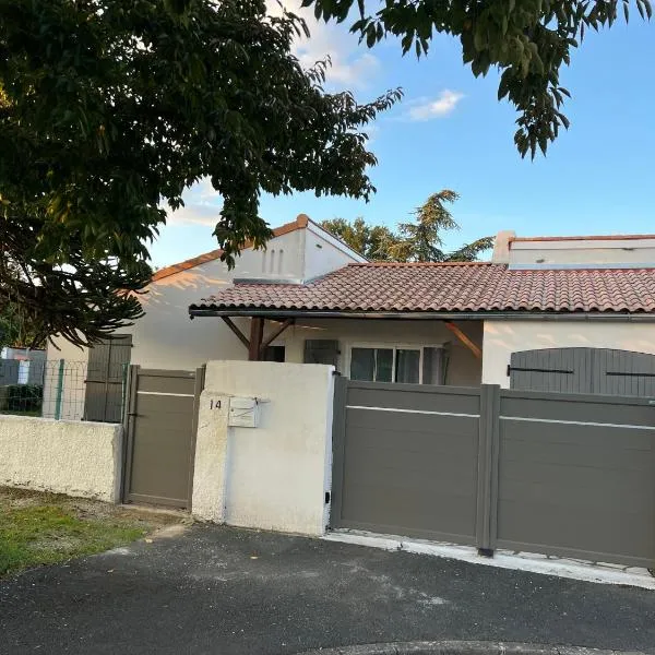 Plain pied aux portes de La Rochelle 2chbres, hotel in Saint-Xandre