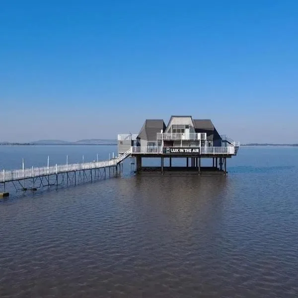 LUX IN THE AIR - An Elevated Experience on the Vaal Dam, hotel v destinaci Deneysville