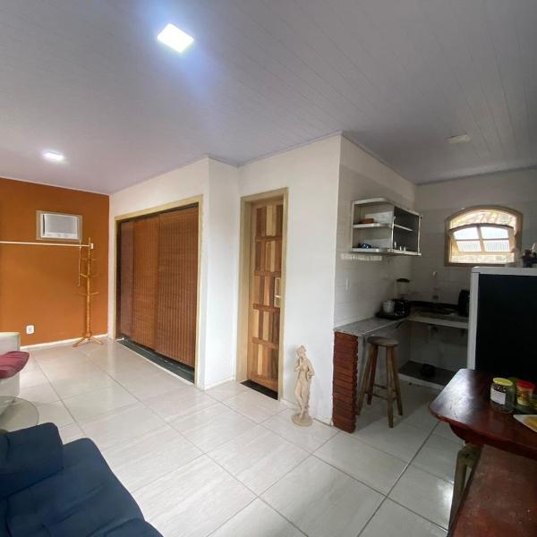 Apartamento térreo em casa à beira-mar