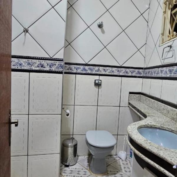 Casa Completa com 3 quartos perto do Centro, vaga de garagem e ar condicionado - Foto 3