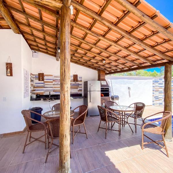 Apê pavimento superior com 3 quartos com ar condicionado, varanda e suite com vista para a piscina e internet privativa, a poucos metros da Praia de Taperapuã. Residencial Jardins de Taperapuã, condomínio com piscina, 2 vagas de garagem e área gourmet - Foto 5