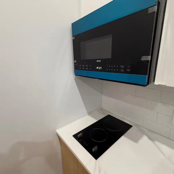 Cozy studio with Parking near downtown, Hotel in Montreal