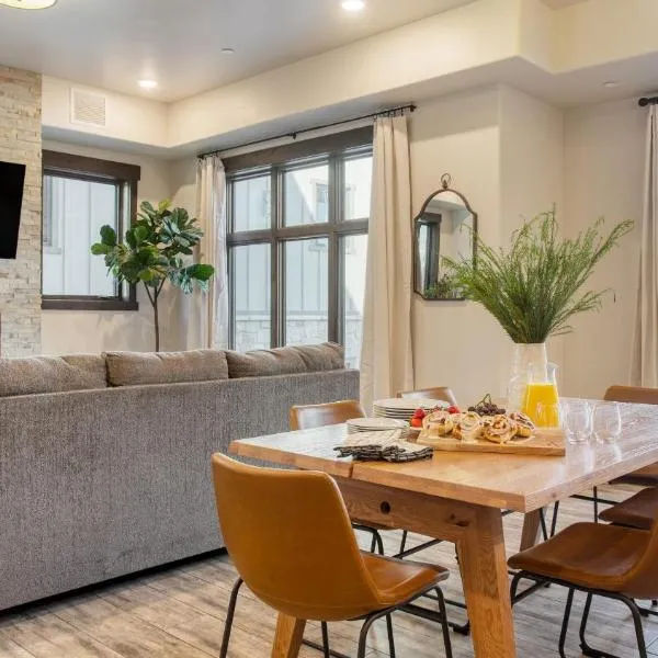 Kestrel by AvantStay Close to the Ski Slopes in this Majestic Home in Park City, khách sạn ở Park City