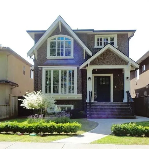 Cozy Guest Suite in Quiet Home with Private Entry, khách sạn ở Vancouver