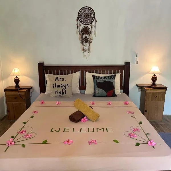 Rangsot Inn, hotel v destinaci Pawenang