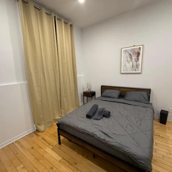 1 bedroom apartment near Montreal downtown with parking, hotel a Montréal