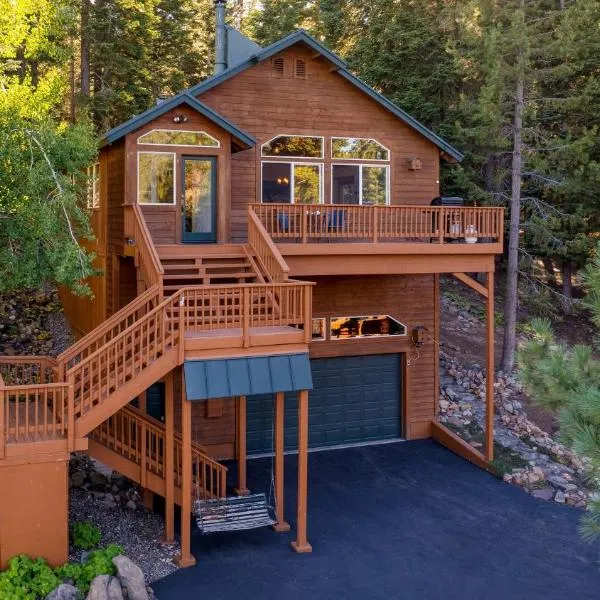 Golden Summit by AvantStay Stunning Secluded Cabin w Access to Tahoe Donner, hotel in Truckee