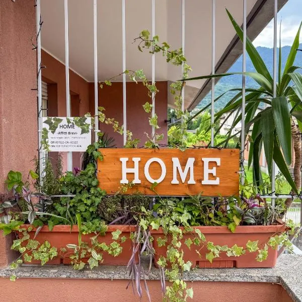 HOME casa vacanze, hotel din Colico