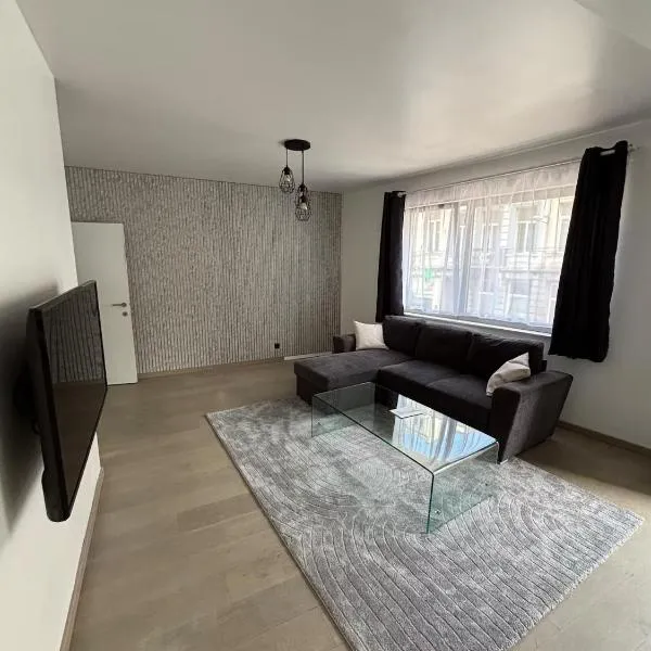 Stylish, modern & spacious apartment in Brussels, отель в Брюсселе