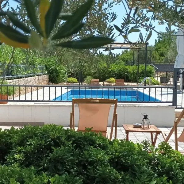 Holiday home Mala, hotel in Šibenik