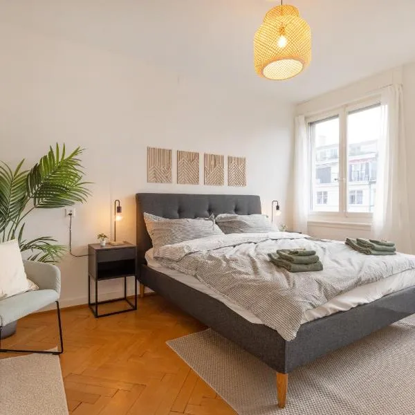 Spacious City View Apartment - Prime Location Biel, hotel a Biel